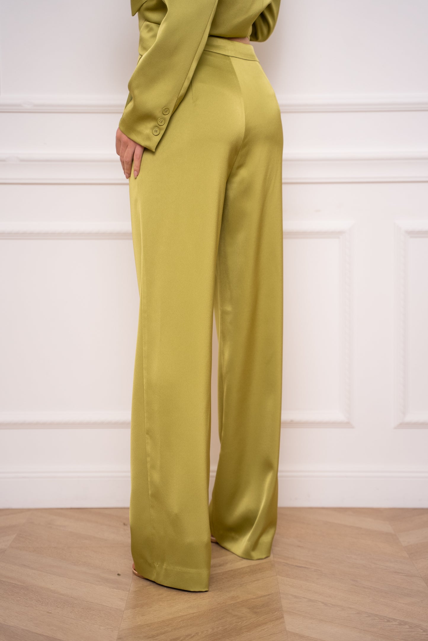 Pantalon satiné vert olive