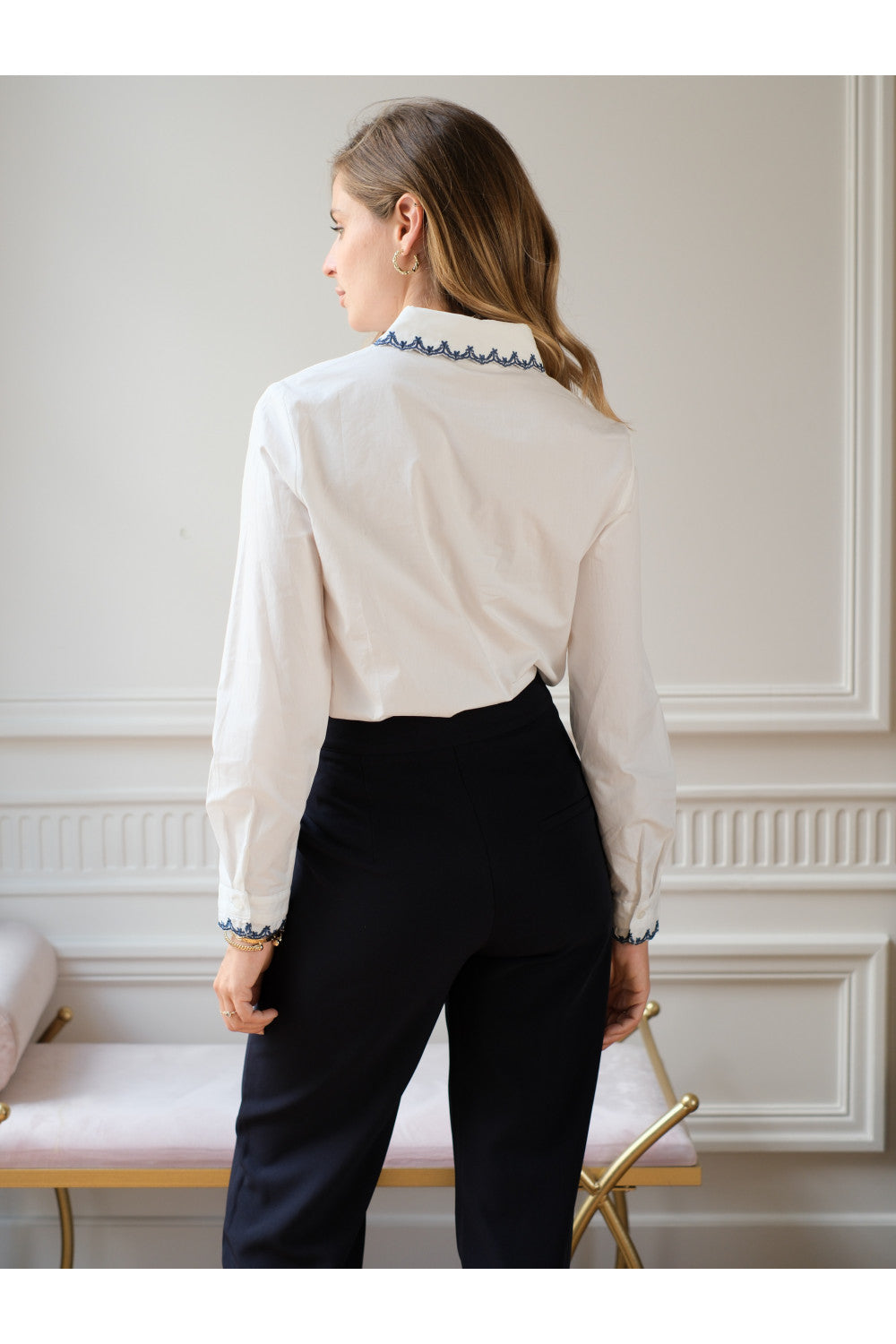 Chemise col brodé et patte contrastée