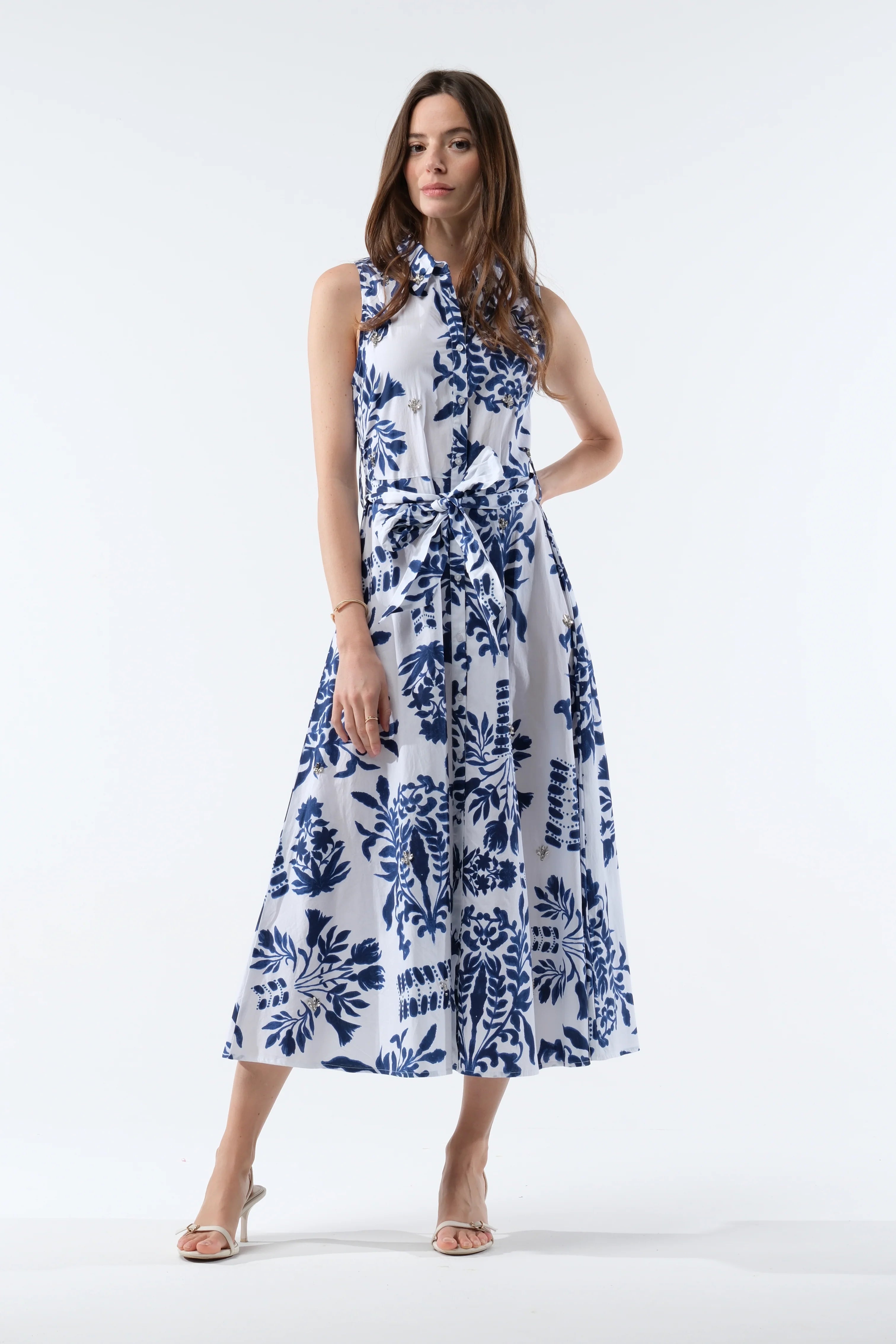 robe chemise brodée de bijoux