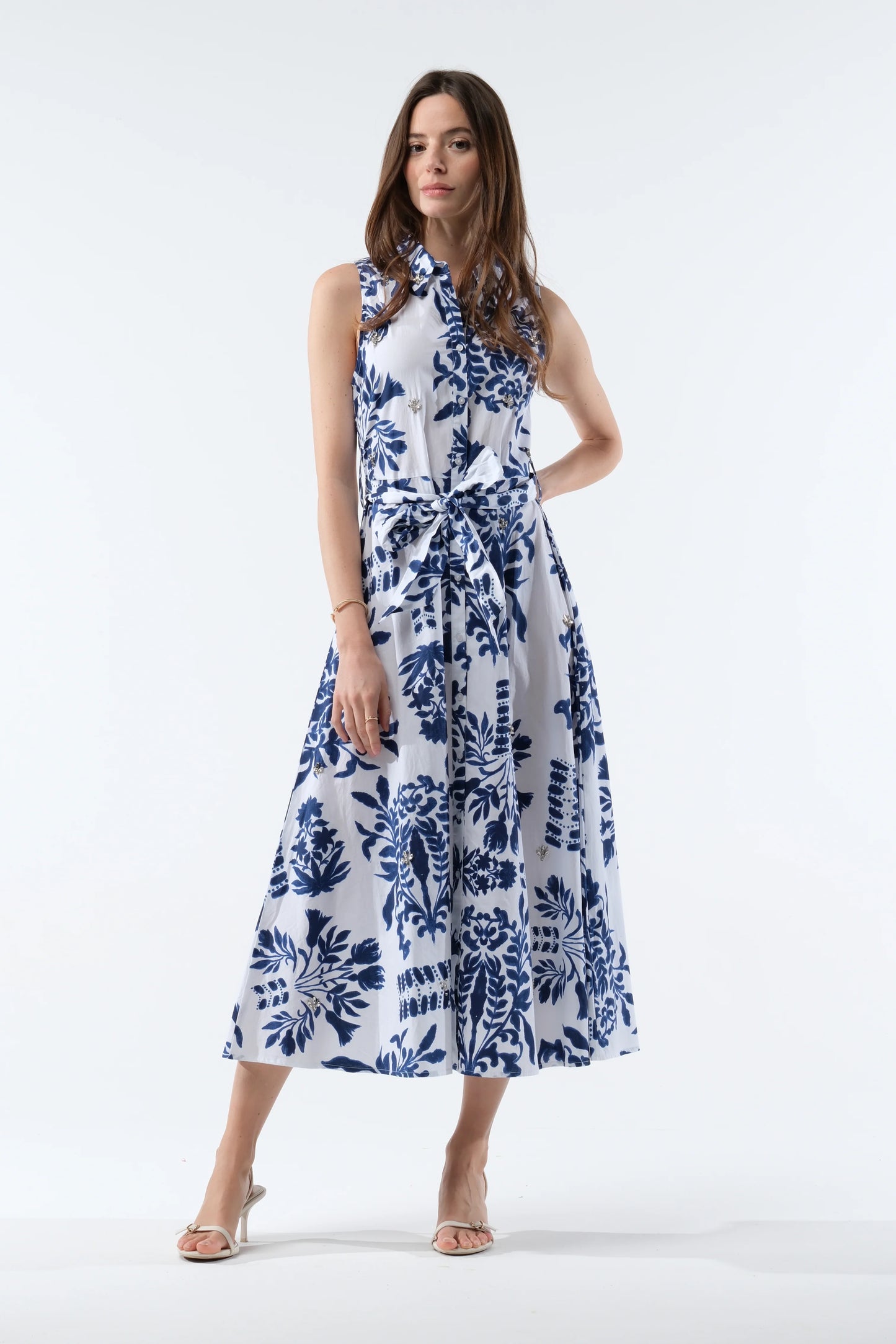 Robe chemise brodée de bijoux