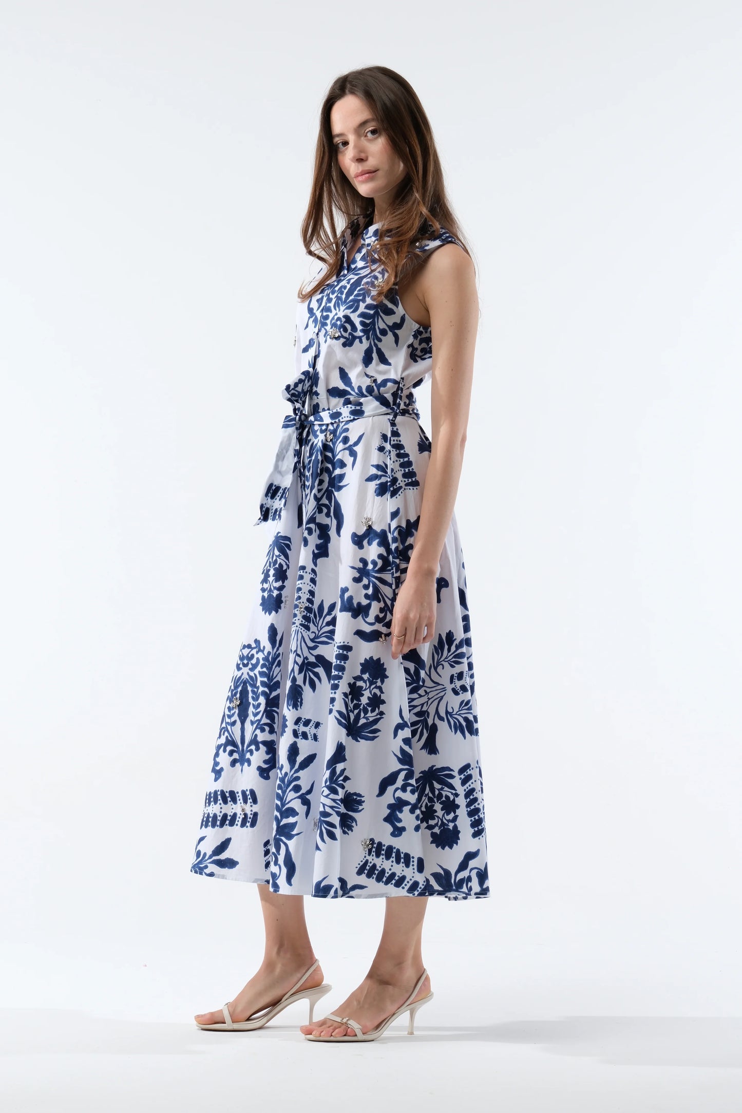 Robe chemise brodée de bijoux