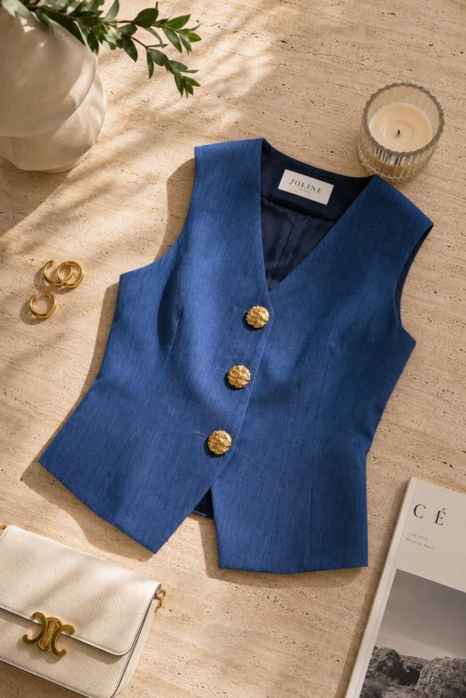 Gilet sans manches long à boutons dorés texturés