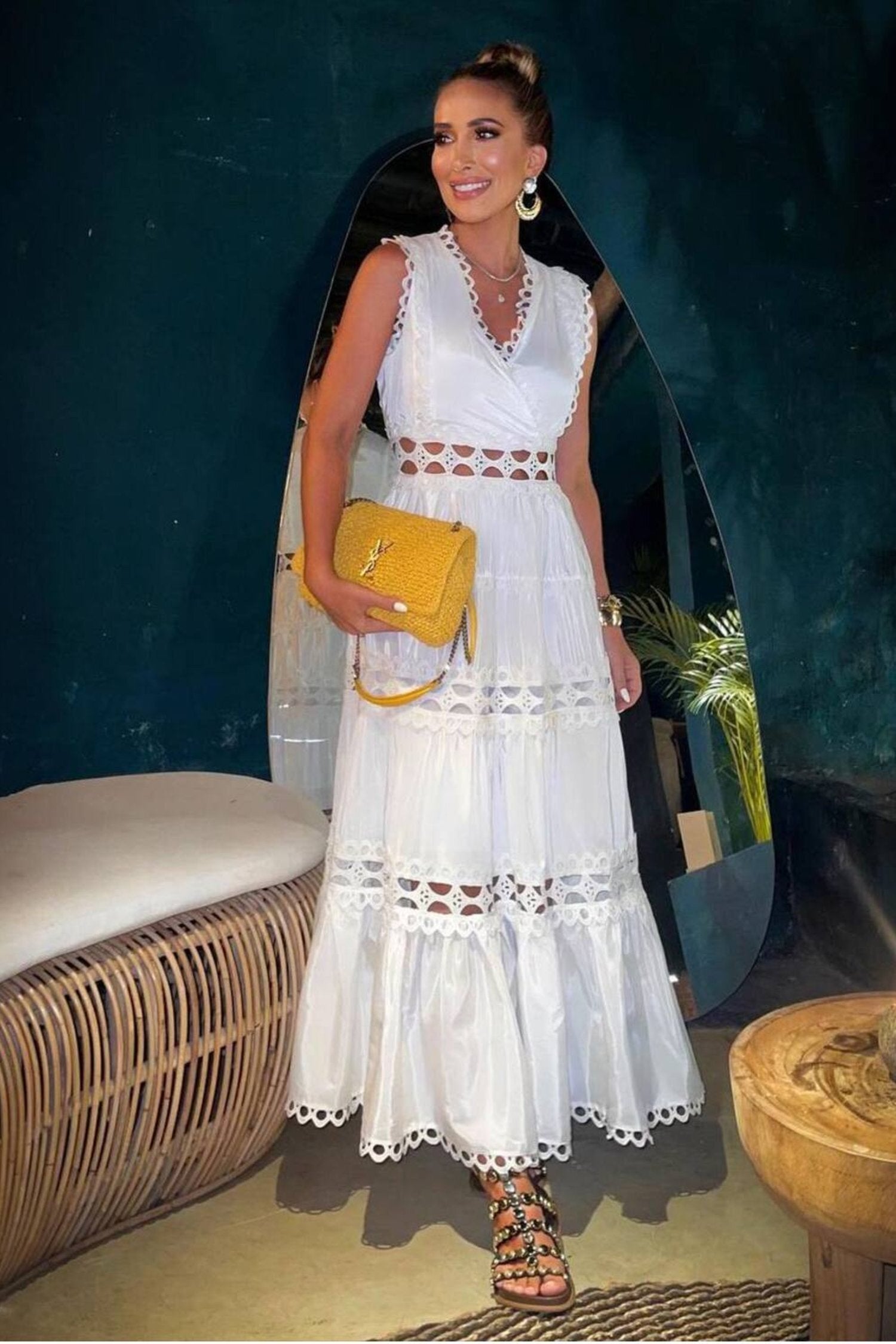 Robe blanche en coton et dentelle