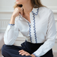 Chemise col brodé et patte contrastée